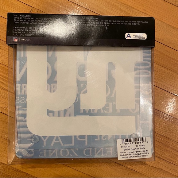 NY Giants It’s A Party Set. NEW - Picture 2 of 3